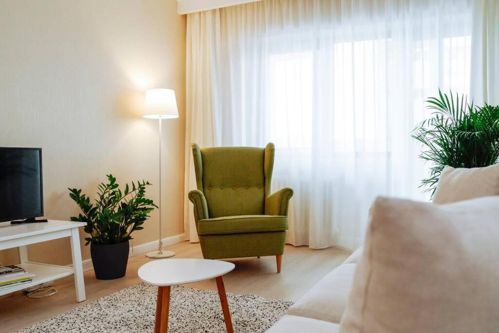 Elegant Vibes Apartment Next To Obor Market Бухарест Екстер'єр фото