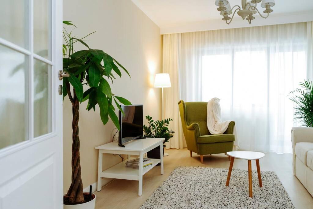 Elegant Vibes Apartment Next To Obor Market Бухарест Екстер'єр фото