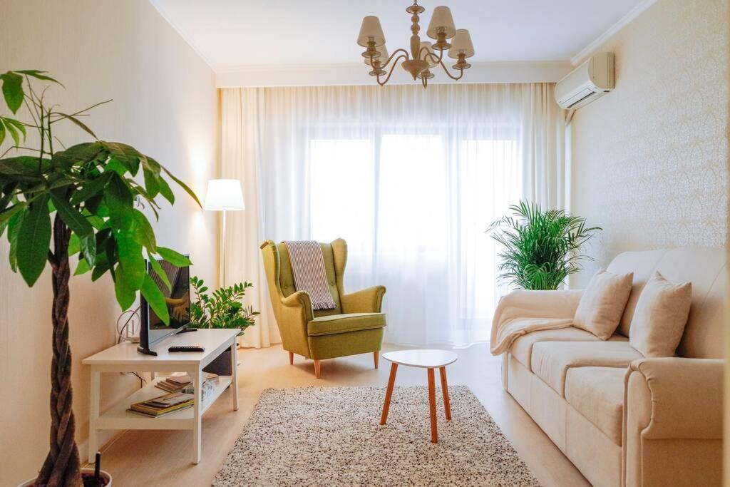 Elegant Vibes Apartment Next To Obor Market Бухарест Екстер'єр фото