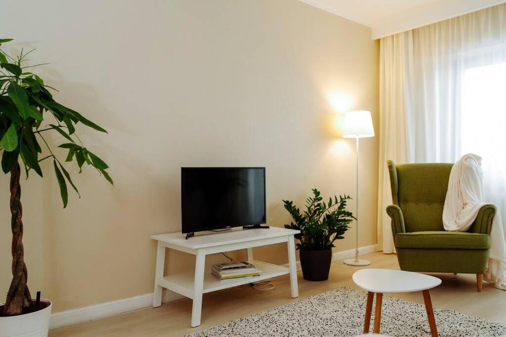 Elegant Vibes Apartment Next To Obor Market Бухарест Екстер'єр фото